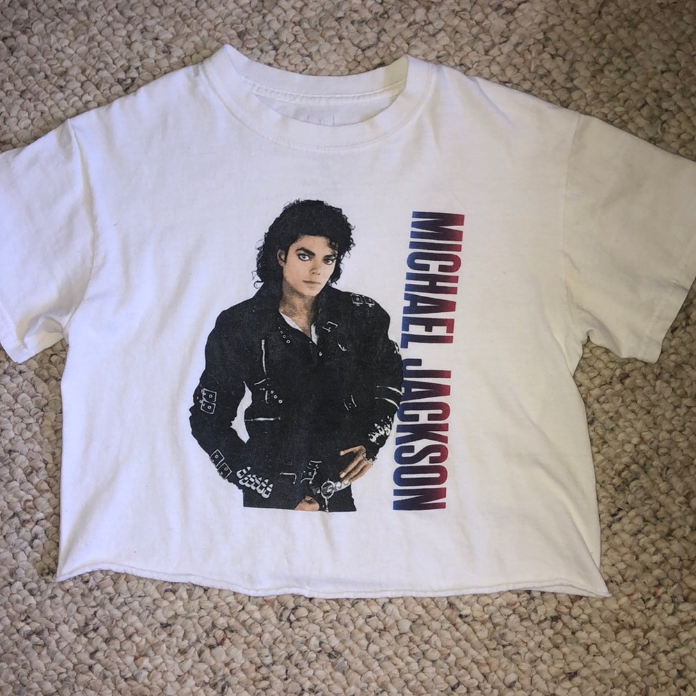 Cropped white tee